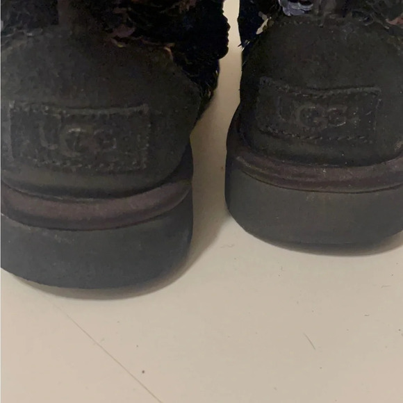 Uggs beautiful rose gold and black color sequin boots - Picture 5 of 16